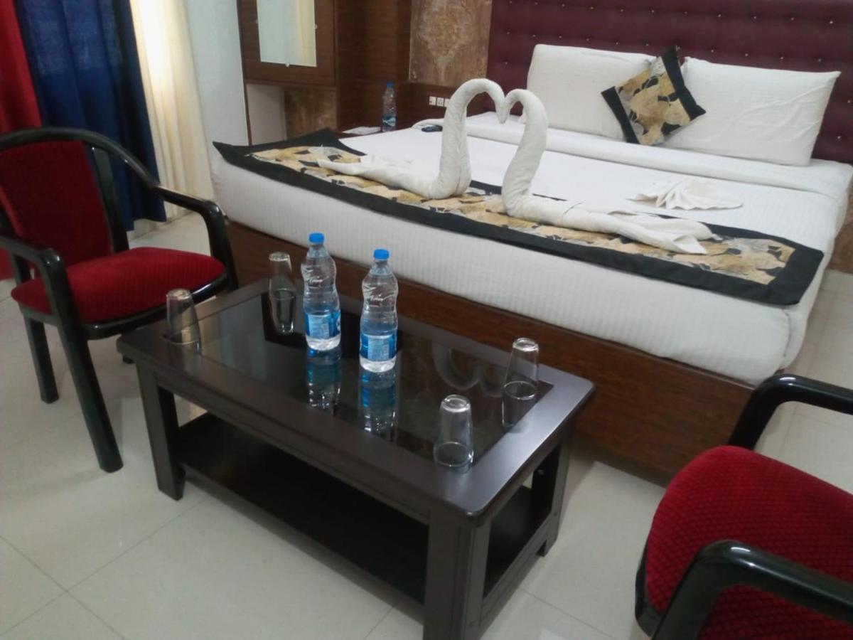 Hotel Wisdom Celebration Motihari エクステリア 写真